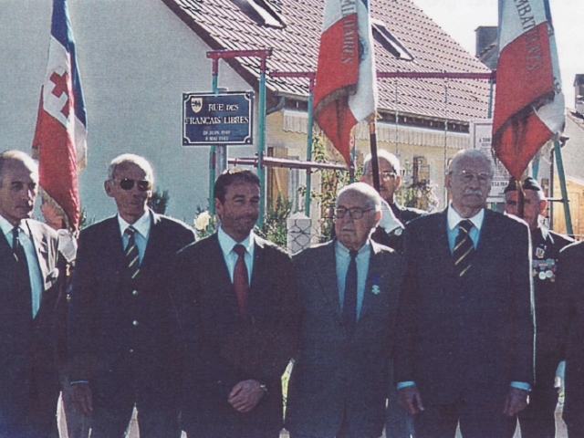 Rue des Français libres à Cloyes inaugurée en présence de plusieurs anciens cadets