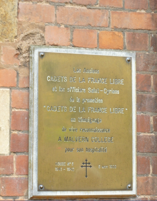 La plaque qui rappelle le souvenir des Cadets de la France Libre