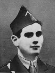 Il est né le 18 avril 1924 à Paris et passe en Espagne en juin 1941. Promu aspirant dans la promotion Corse et Savoie en décembre 1943, il est affecté au BM5 de la 1ère DFL le 16 mars 1944 au sein de laquelle il combat en Italie puis durant la campagne de France. Il tombe le 25 janvier 1945, lui aussi durant les combats pour la libération de Colmar.