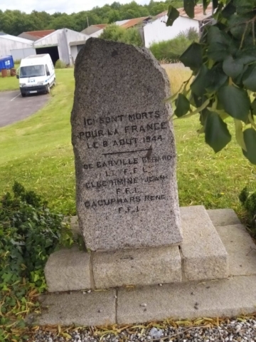 Rosporden - Monument De Carville