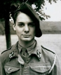 Né le 5 avril 1925 à Sarcelles, il est l’un des 5 jeunes qui ont traversé la Manche en septembre 1941 en canoë pour rejoindre l’Angleterre. Il est promu aspirant dans la promotion Fezzan-Tunisie Affecté d’abord à l’armée d’Italie, il combat ensuite avec la première armée au sein du 11ème Bataillon de marche. Il tombe le 26 janvier 1945, dans le bois d’Elsenheim aux abords de Colmar.