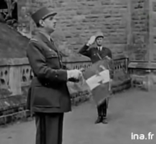 Remise du fanion de l'école le 13 septembre 1941 Remise du fanion de l'école le 13 septembre 1941