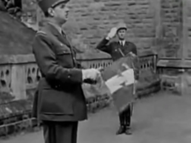 Remise du Fanion de l'Ecole aux élèves qui constitueront la 1ère promotion La video de la remise du fanion le 13 sept 1941video
