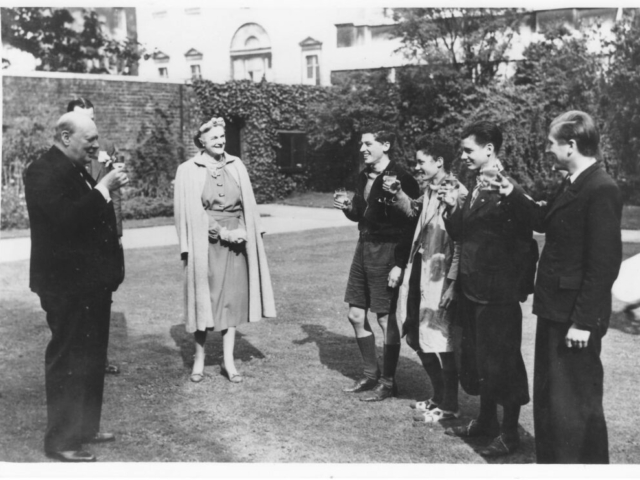 Septembre 1941 Champagne au 8 Downing Street
